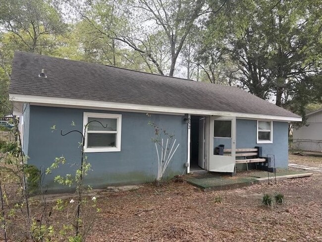 Primary Photo - 652 Blakely Ave