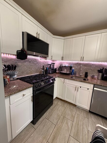 Building Photo - 36 Renaissance Ln