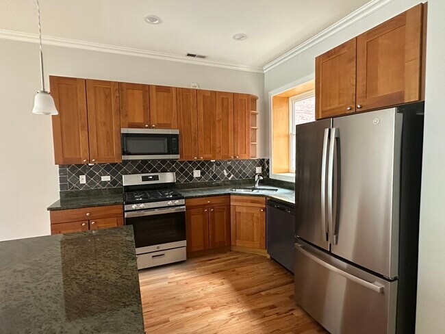 Building Photo - 4824 S King Dr