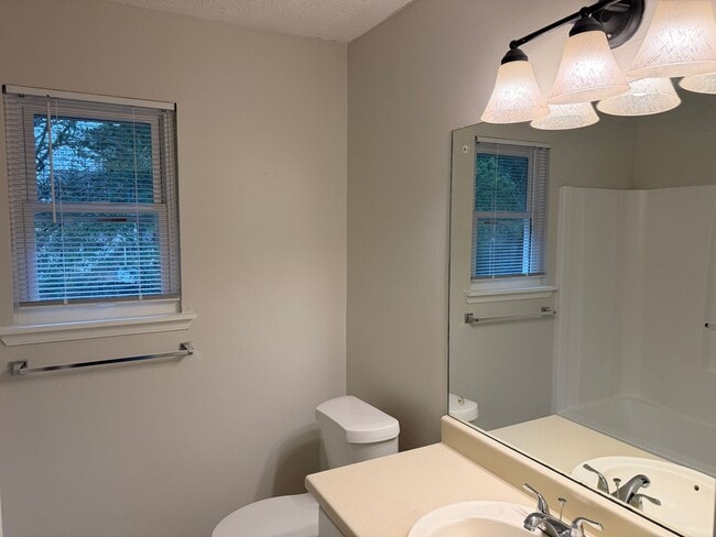 Building Photo - Welcome to this charming 2-bedroom, 1.5-bathroom home nestled in the lively community of Stockbri...