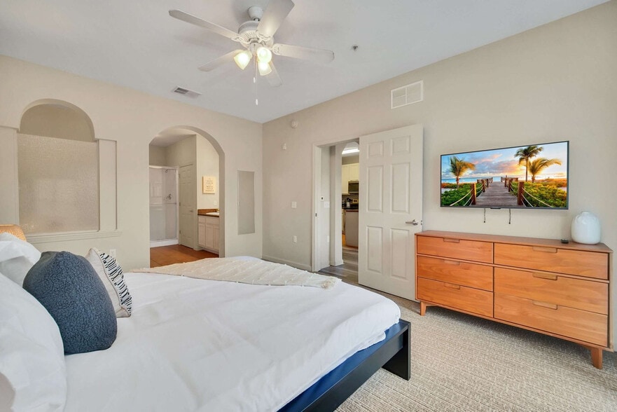 Building Photo - 14200 Avalon Rd