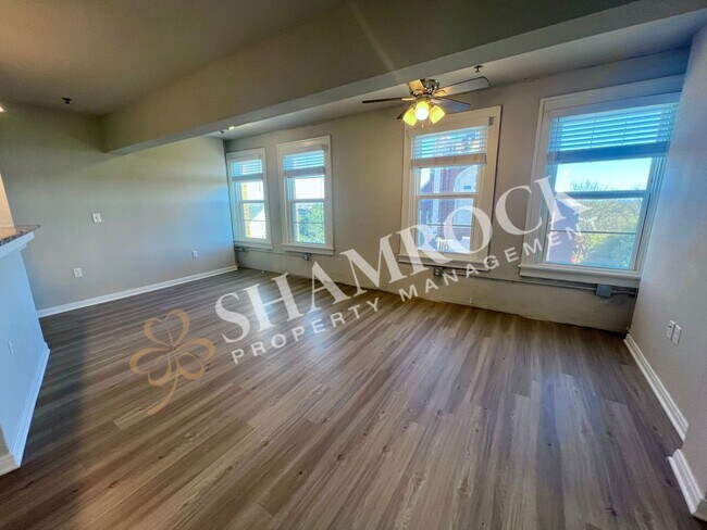 Building Photo - 1307 Austin Ave
