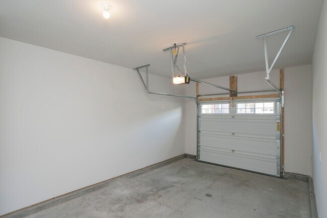 Building Photo - 2031 Sperling Dr
