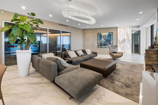 Building Photo - 18555 Collins Ave