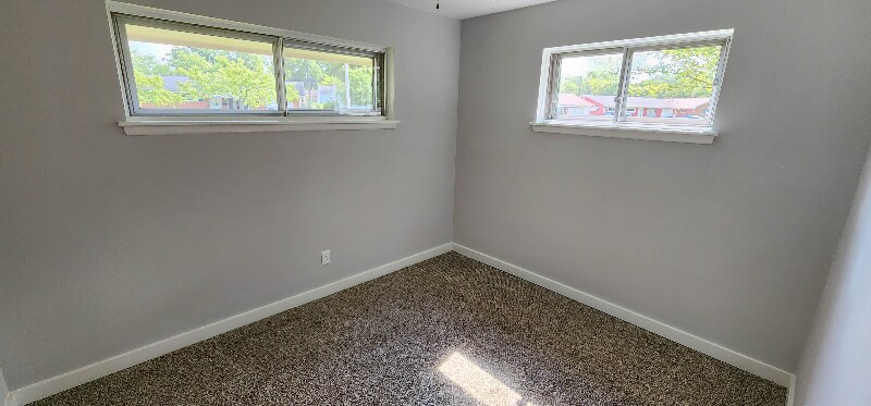 Building Photo - 500 W Ford Ave