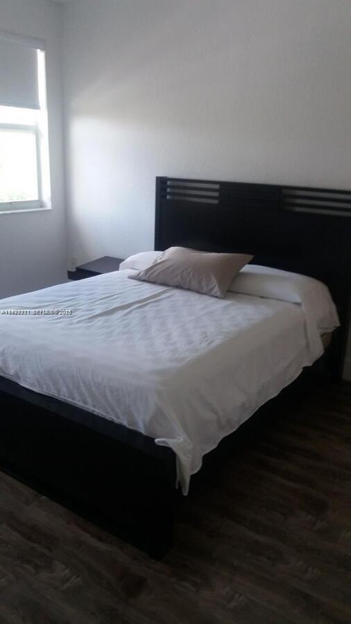 Building Photo - 7903 NW 111th Ct