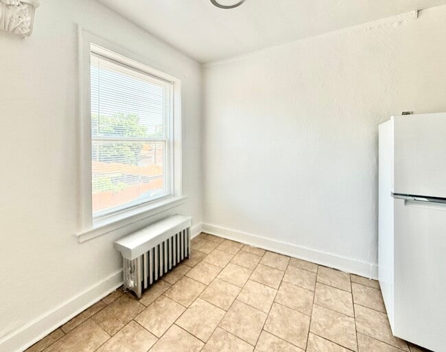 Building Photo - 2801 W Lunt Ave