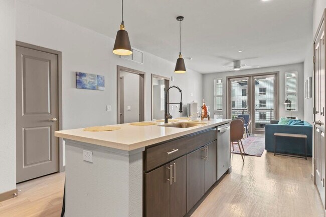 Building Photo - 390 N 2nd Ave