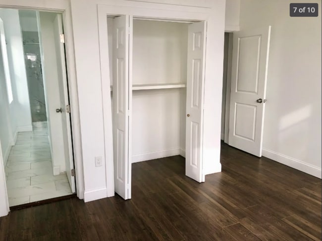 Building Photo - 3 Bedrooms with 2.5 Bathrooms