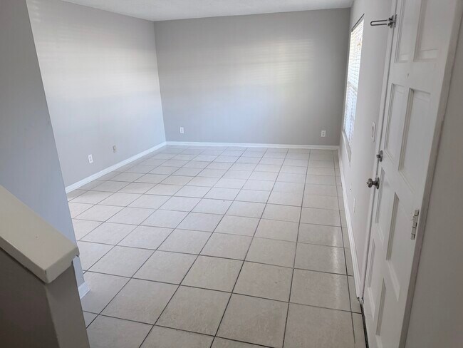 Building Photo - 206 Kettering Way