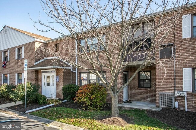 Building Photo - 154 Woodstream Dr