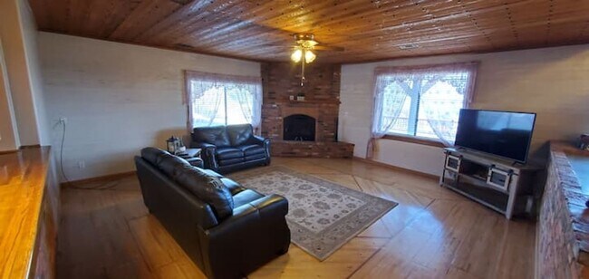 Building Photo - Log Home with close public lake access - A...
