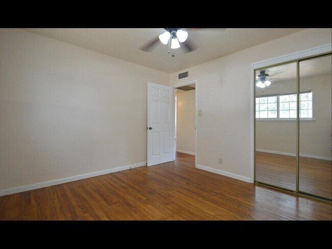 Building Photo - Nicely Remodeled North Fresno 3/1.5