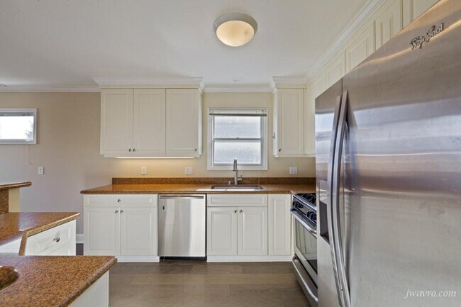 Building Photo - 25 Homestead