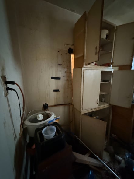 Building Photo - 1096 W Green St