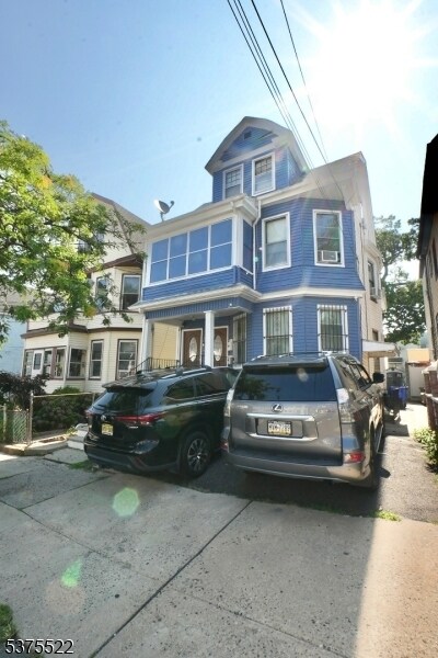 Building Photo - 807 Parker St