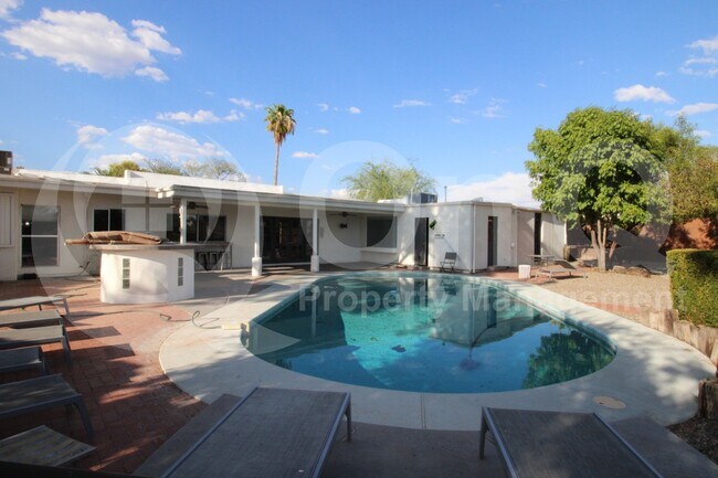 Building Photo - 6149 E Delcoa Ave