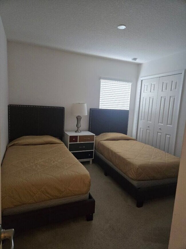 Building Photo - Furnished 4-Bedroom Pool Home in Davenport...
