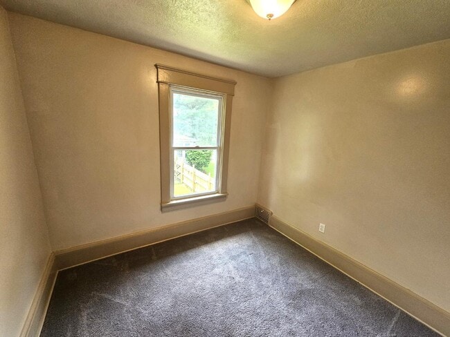 Building Photo - 905 Berwin St