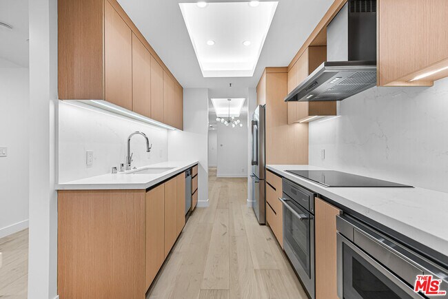 Building Photo - 2102 Century Park Ln
