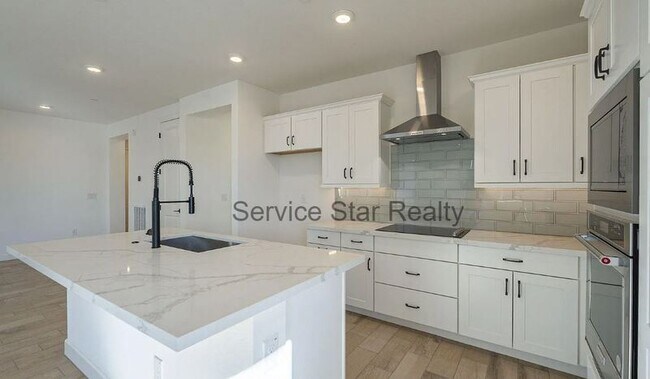 Building Photo - 2121 W Sonoran Desert Dr