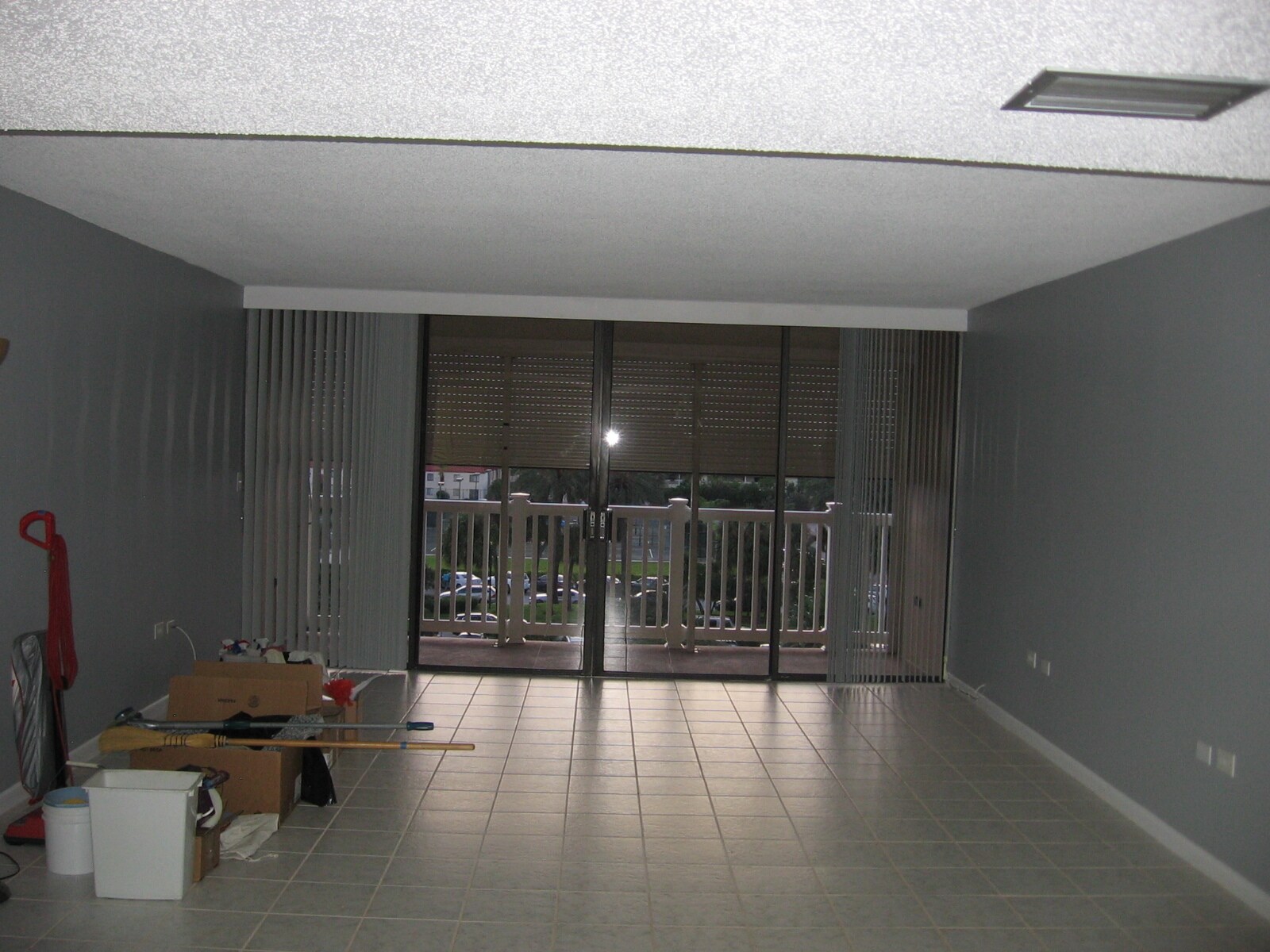 Living room - 500 Treasure Island Causeway