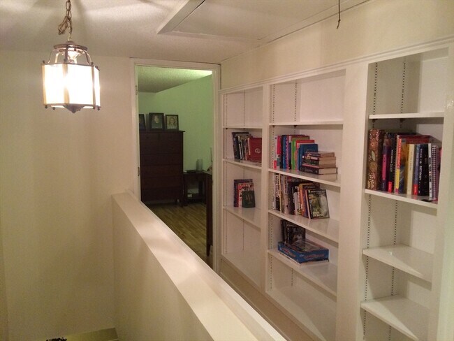 Building Photo - 532 Old Stone Brook