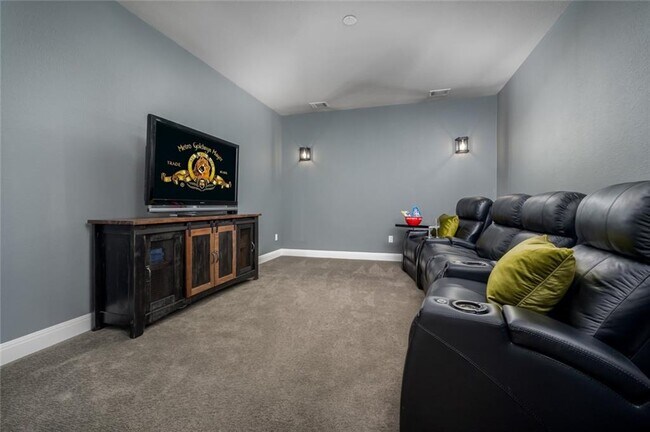 Building Photo - 16121 Golden Top Dr