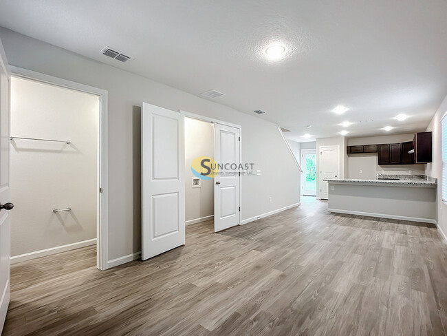 Building Photo - 1236 Pangola Dr