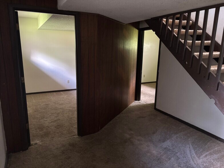Building Photo - 3016 Alpine Dr