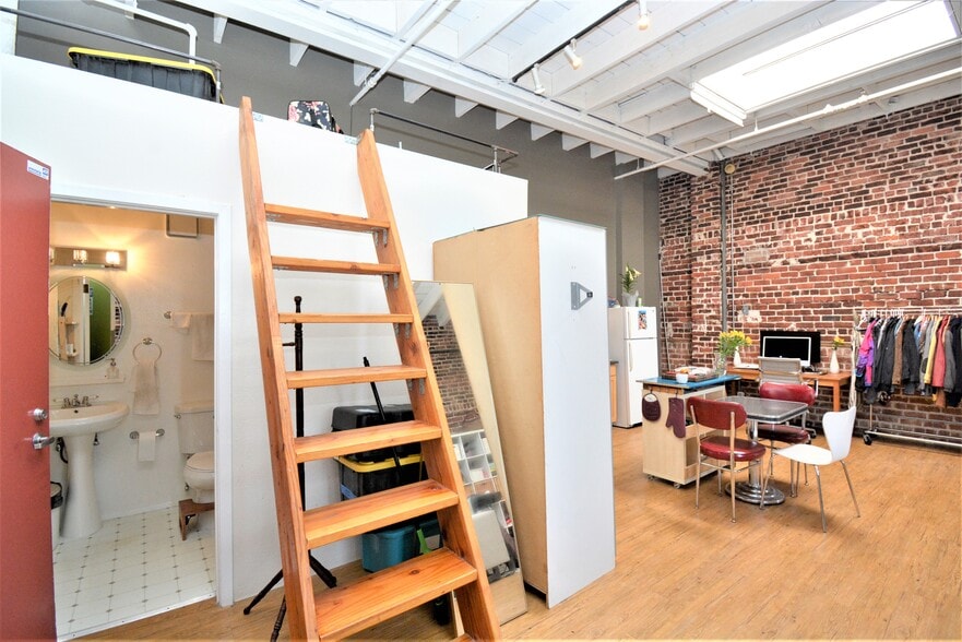 Building Photo - 730 29th St