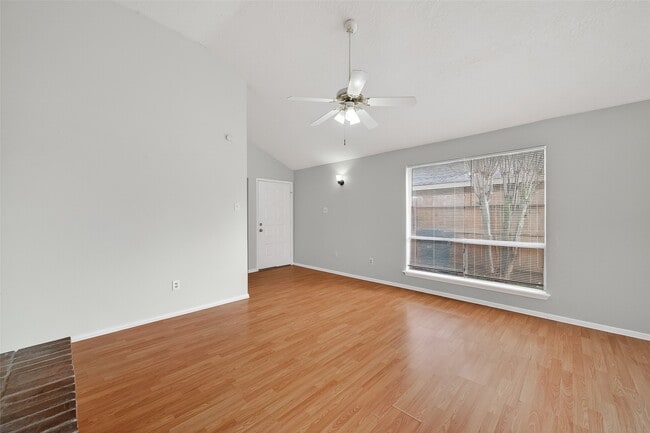 Building Photo - 5205 Beaverbrook Dr