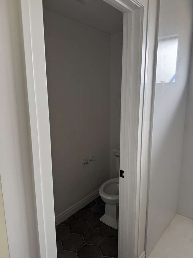 water closet for privacy in master bathroom - 269 Adobe Creek Ln