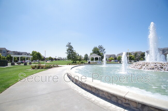 Building Photo - 3003 Shenandoah Dr