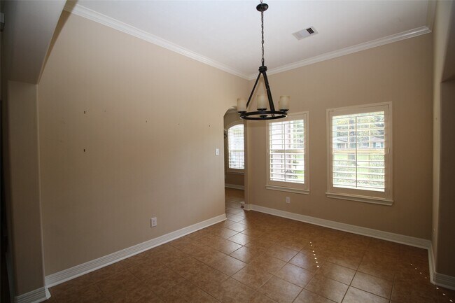 Building Photo - 1504 Glen Oaks Dr