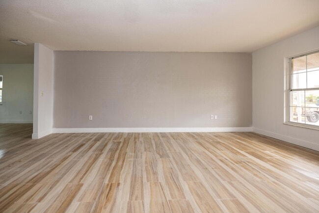 Building Photo - 1505 New Bedford Dr