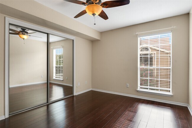 Building Photo - 1860 White Oak Dr