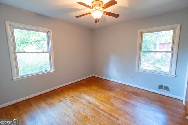 Building Photo - 1005 College Station Rd