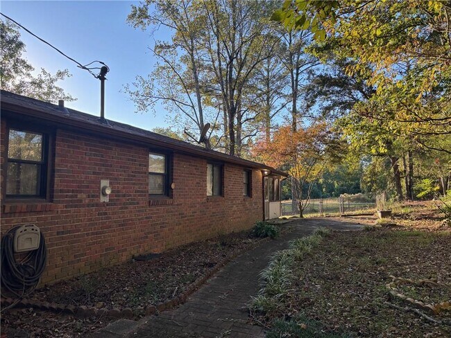 Building Photo - 209 Evans Cook Ct