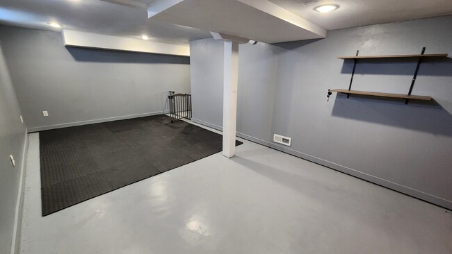 Building Photo - Stunning 4-Bedroom Home with Attached Gara...