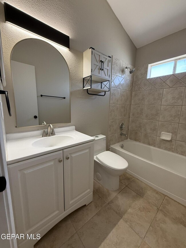Building Photo - 9128 Bur Oak Cir