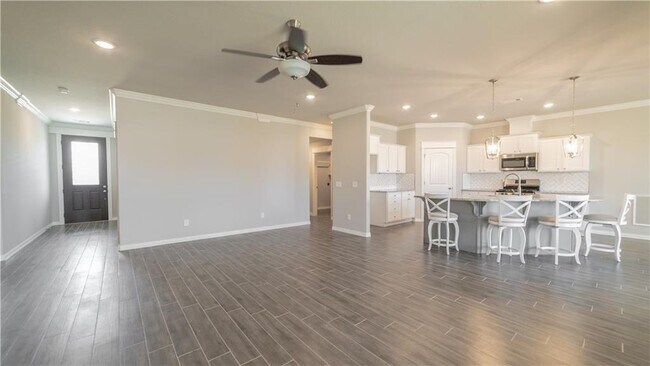 Building Photo - 1222 Bradley St