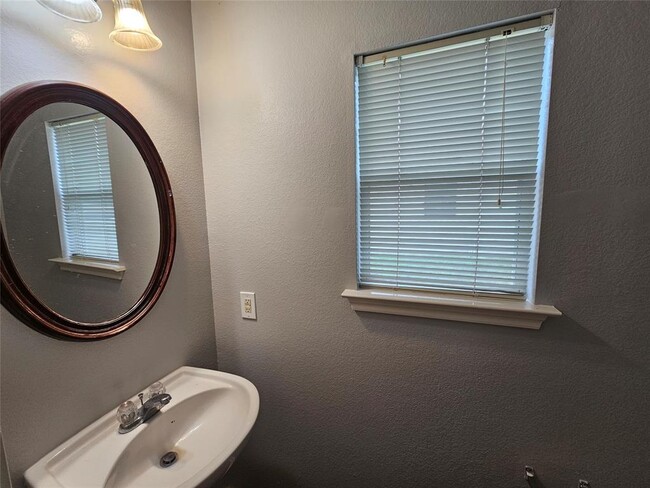 Building Photo - 149 Buttercup Way