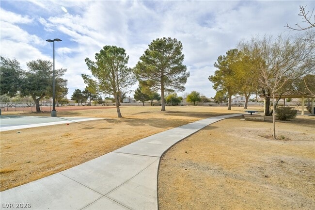 Building Photo - 592 Macbrey Dr