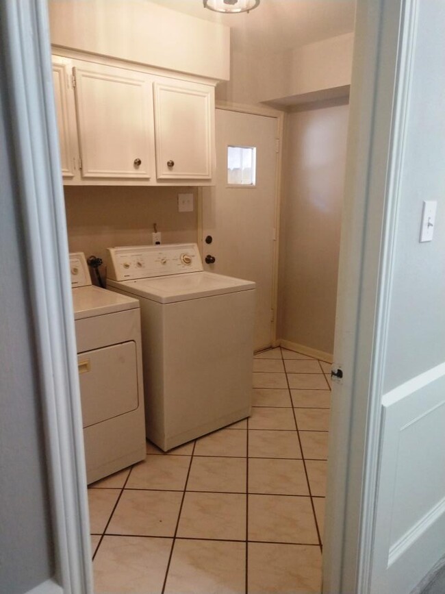 Mud/utility room with 1/2 bath and included washer and dryer - 2518 Water Rest Dr