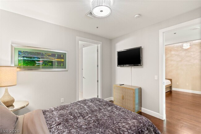 Building Photo - 4575 Dean Martin Dr