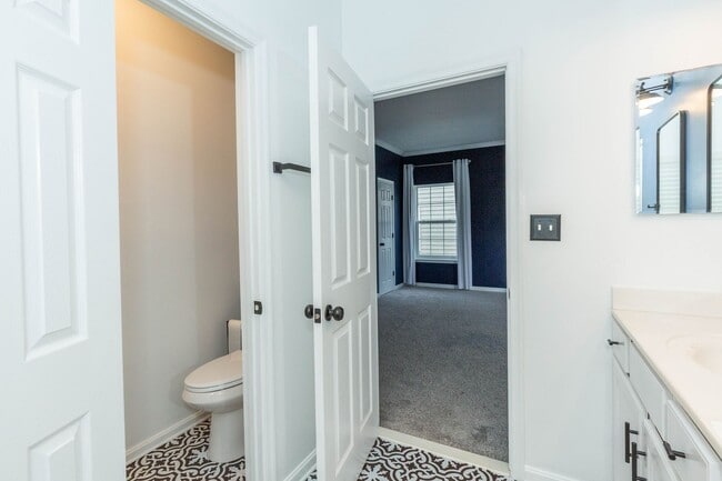 Building Photo - 4 bed, 2.5 bath Single Family Home in Char...