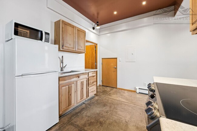 Building Photo - Bright Midtown Studio Loft
