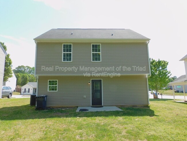Building Photo - 2035 Chapel Park Ln