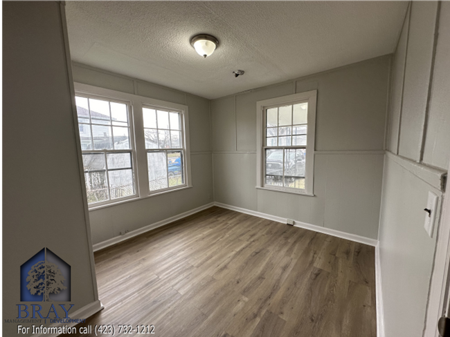 Building Photo - Fully Renovated 2 Bedroom Home in the Heart of Kingsport